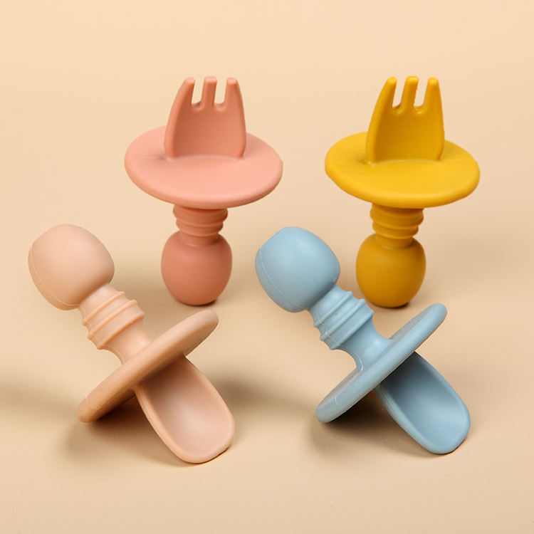 Set De Repas Bébé Personnalisable En Silicone – 10 Pièces : Bavoir, Assiette, Bol, Couverts – Nom Gravé
