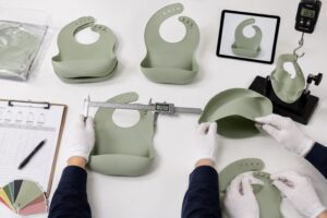 Silicone baby bib pocket and quality inspection